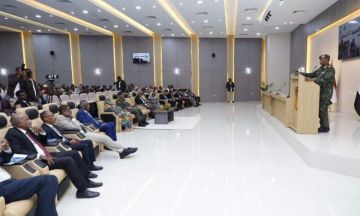البرهان للإعلاميين السودانيين: ملتزمون بتنفيذ مخرجات الحوار التي تصب في صالح الشعب السوداني