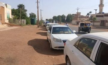 أزمة الوقود في السودان تتفاقم.. غلاء وندرة وطوابير طويلة أزمة الوقود في السودان تتفاقم.. غلاء وندرة وطوابير طويلة