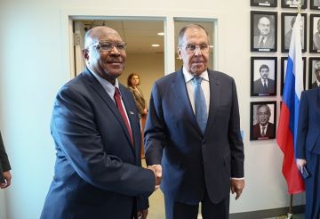 لافروف يبحث مع نظيره السوداني تطورات الأزمة السودانية المستمرة لافروف يبحث مع نظيره السوداني تطورات الأزمة السودانية المستمرة