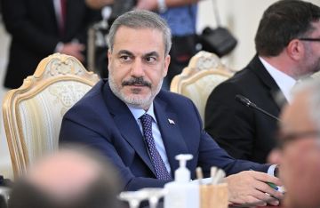 عقب زيارة الشرع لموسكو... فيدان: المهم بدء التفاوض بين سوريا وروسيا عقب زيارة الشرع لموسكو... فيدان: المهم بدء التفاوض بين سوريا وروسيا