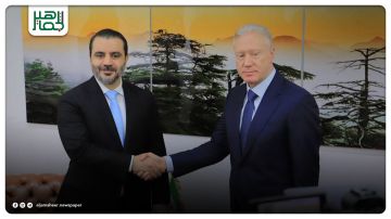 وزير الخارجية أسعد حسن الشيباني يلتقي وزير الخارجية اللبناني يوسف رجي في بيروت.