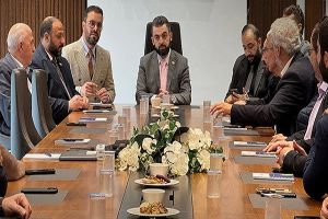 وزير الإدارة المحلية السوري يبحث التعاون الاقتصادي مع رجال أعمال أتراك في إسطنبول