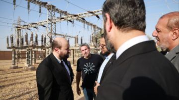 وزير الطاقة السوري يتفقد محطة الفرات للمياه ومحطة تحويل الإذاعة في دير الزور وزير الطاقة السوري يتفقد محطة الفرات للمياه ومحطة تحويل الإذاعة في دير الزور