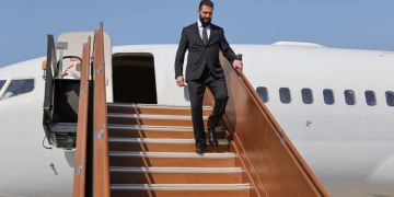 الرئيس الشرع يزور موسكو غدا.. ما هي أبرز الملفات المطروحة على طاولة المحادثات؟