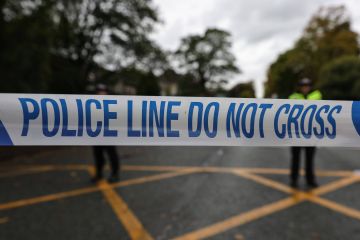 رصاصة بالخطأ.. الشرطة البريطانية تنشر تفاصيل صادمة عن هجوم الكنيس في مانشستر رصاصة بالخطأ.. الشرطة البريطانية تنشر تفاصيل صادمة عن هجوم الكنيس في مانشستر