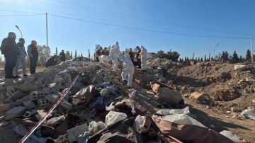 العثور على مقبرة جماعية في درعا بالقرب من موقع حاجز عسكري للنظام السابق العثور على مقبرة جماعية في درعا بالقرب من موقع حاجز عسكري للنظام السابق