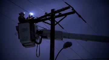 صحيفة: الحكومة تعتزم تعديل أسعار الكهرباء للمنازل وفق نظام شرائح صحيفة: الحكومة تعتزم تعديل أسعار الكهرباء للمنازل وفق نظام شرائح