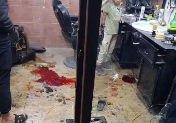 اعتداء مسلح على صالون حلاقة في ريف حمص ما أسفر عن مقتل شخصين اعتداء مسلح على صالون حلاقة في ريف حمص ما أسفر عن مقتل شخصين