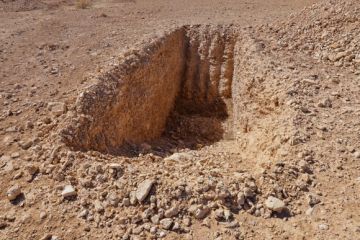 تحقيق يكشف عن أضخم مقبرة جماعية في سوريا حتى الآن