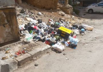 القمامة تملأ أحياء حماة بعد أيام فقط من حملة نظافة أطلقتها البلدية القمامة تملأ أحياء حماة بعد أيام فقط من حملة نظافة أطلقتها البلدية