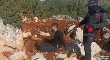 مقتل شاب في ريف حماة بعد اختطافه..واتهامات متبادلة عن هوية الجهة المسؤولة مقتل شاب في ريف حماة بعد اختطافه..واتهامات متبادلة عن هوية الجهة المسؤولة
