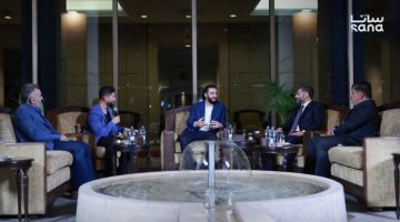 الرئيس الشرع يناقش مع وزير الثقافة وعدد من الأدباء والشعراء الترتيبات الخاصة بالنشيد الوطني الرئيس الشرع يناقش مع وزير الثقافة وعدد من الأدباء والشعراء الترتيبات الخاصة بالنشيد الوطني