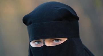 البرتغال تقر قانون يمنع ارتداء النقاب مع فرض عقوبات البرتغال تقر قانون يمنع ارتداء النقاب مع فرض عقوبات