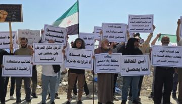 محتجون يطالبون بأراضيهم المستملكة.. الحكومة في مواجهة واحد من أعقد وأضخم الملفات محتجون يطالبون بأراضيهم المستملكة.. الحكومة في مواجهة واحد من أعقد وأضخم الملفات