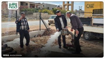 تجريب ضخ البئر الجديد في محطة مياه طعوم في ناحية بنش بريف إدلب تمهيدا لإدخال البئر بالخدمة لتوفير المياه لسكان المنطقة تجريب ضخ البئر الجديد في محطة مياه طعوم في ناحية بنش بريف إدلب تمهيدا لإدخال البئر بالخدمة لتوفير المياه لسكان المنطقة