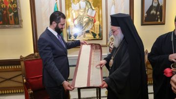 الشرع يزور الكنيسة المريمية بدمشق القديمة