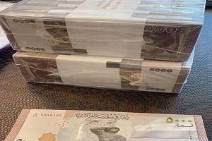 الليرة السورية تستقر والدولار يترقب.. إليكم أسعار الصرف في المحافظات اليوم الاثنين 13 تشرين الأول