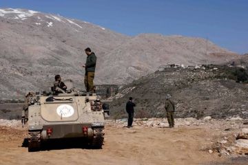 الاحتلال الإسرائيلي يزرع ألغام قرب نقطة أنشأها في ريف القنيطرة الجنوبي الاحتلال الإسرائيلي يزرع ألغام قرب نقطة أنشأها في ريف القنيطرة الجنوبي