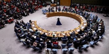 مجلس الأمن يرفع اسم الرئيس الشرع ووزير الداخلية من قائمة العقوبات.. ترحيب سوري ودولي بالقرار