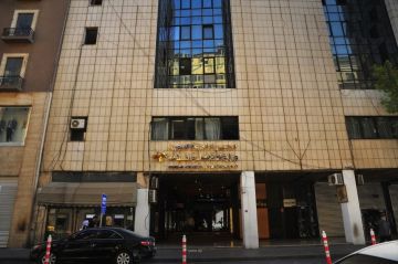 الاقتصاد تحذر.. عدم الإعلان عن الأسعار يعرض البائع للمخالفة وسحب الترخيص