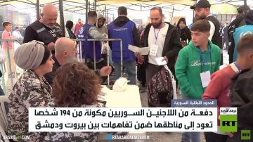 لاجئون سوريون يعودون من لبنان