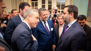 الشيباني يشارك في فعاليات إطلاق المجلس السوري-البريطاني للأعمال في لندن الشيباني يشارك في فعاليات إطلاق المجلس السوري-البريطاني للأعمال في لندن