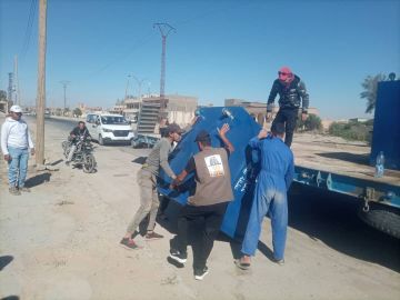 جمعية بصمة فراتية ومجلس التبني بريف دير الزور يوزعان حاويات نظافة وسط مطالب بتعزيز الدعم للخدمات البلدية