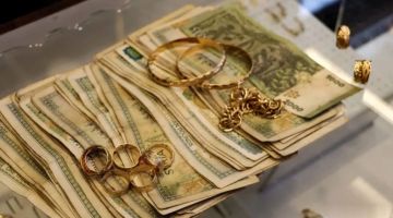 استقرار سعر صرف الليرة السورية والذهب يحافظ على ارتفاعه استقرار سعر صرف الليرة السورية والذهب يحافظ على ارتفاعه