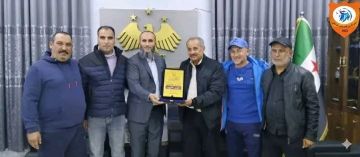 لجهوده في دعم النادي ..مجلس إدارة أهلي الميادين يقدم درعا تذكاريا لمدير منطقة الميادين