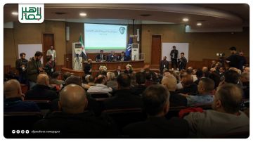 مراسل سانا: بدء المؤتمر الانتخابي للاتحاد العربي السوري لكرة القدم في مقر الاتحاد في مدينة الفيحاء الرياضية بدمشق.