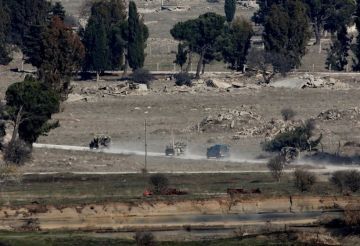 بالفيديو.. قوات إسرائيلية تمنع المارة من العبور وترفع حواجز ترابية بريف القنيطرة جنوبي سوريا