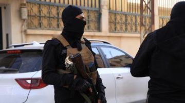 مقتل شخصين واصابة آخرين باطلاق نار داخل مقهى بريف حمص مقتل شخصين واصابة آخرين باطلاق نار داخل مقهى بريف حمص