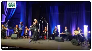 أسطورة الكمان أنور حريري يعود إلى حلب بعد 45 عاما في أمسية موسيقية استثنائية أسطورة الكمان أنور حريري يعود إلى حلب بعد 45 عاما في أمسية موسيقية استثنائية