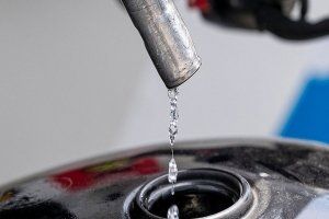 إنتاج محلي يدفع أسعار المحروقات للانخفاض في سوريا.. وقرارات جديدة قبل الشتاء إنتاج محلي يدفع أسعار المحروقات للانخفاض في سوريا.. وقرارات جديدة قبل الشتاء