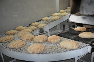 الخبز السوري بحلة جديدة: قطر أكبر وعدد أقل.. هل يشعر المواطن بالفرق الخبز السوري بحلة جديدة: قطر أكبر وعدد أقل.. هل يشعر المواطن بالفرق