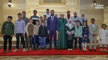 الرئيس الشرع وعقيلته يلتقيان أطفالا من أبناء الشهداء والمتفوقين بمناسبة اليوم العالمي للطفل