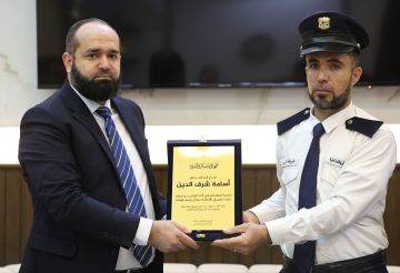 الداخلية السورية تكرم شرطي مرور بعد حادثة شغلت الشارع السوري (صور)