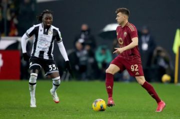 روما يتجاوز أودينيزي ويتصدر الدوري الإيطالي لكرة القدم روما يتجاوز أودينيزي ويتصدر الدوري الإيطالي لكرة القدم