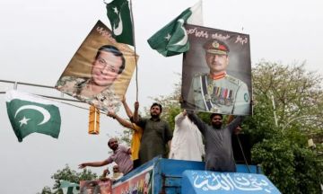 بي بي سي : من هو قائد الجيش الباكستاني المشير عاصم منير الذي حصل على حصانة مدى الحياة بعد تعديل دستوري؟ بي بي سي : من هو قائد الجيش الباكستاني المشير عاصم منير الذي حصل على حصانة مدى الحياة بعد تعديل دستوري؟