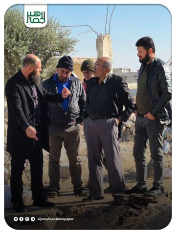 نفذت أعمال تسليك وصيانة شبكة الصرف الصحي في بلدة التمانعة بريف إدلب