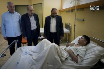 مدير المشافي الجامعية يطمئن على صحة المريض إسماعيل في المشفى الوطني الجامعي بدمشق