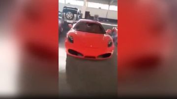 بعد حوالي عام على سقوطه.. تداول صورة معلقة لبشار الأسد بمكتب تعليمي في حلب