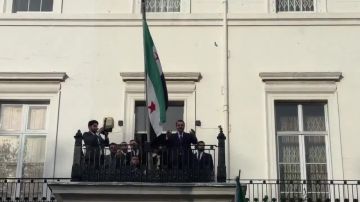 إيذانا بعودة العلاقات الدبلوماسية بين سوريا وبريطانيا... سفارة دمشق تفتح أبوابها في لندن