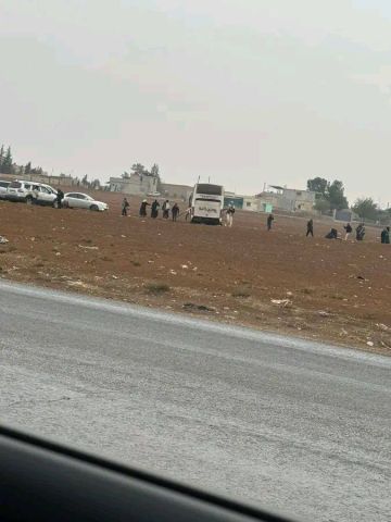 انحراف حافلة لشركة جيان وانقلاب قاطرة بمقطورة على طرق الحسكة والقامشلي دون إصابات بشرية