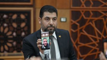 أحمد الشرع: رفضت عرض انفصال إدلب عن سوريا حتى يبقى البلد موحدا (فيديو) أحمد الشرع: رفضت عرض انفصال إدلب عن سوريا حتى يبقى البلد موحدا (فيديو)