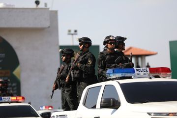 إصابة 3 من عناصر الأمن السوري في اشتباكات مع عناصر من النظام السابق في ريف اللاذقية إصابة 3 من عناصر الأمن السوري في اشتباكات مع عناصر من النظام السابق في ريف اللاذقية