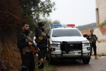 سوريا.. الأمن الداخلي في حماة يلقي القبض على عميد طيار متورط بجرائم حرب ضد المدنيين (صورة)