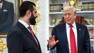 خلف الكواليس.. ما حدث باجتماع الشرع وترامب يكشفه توم باراك لافتا إلى إكسير سحري للسعودية وقطر وتركيا خلف الكواليس.. ما حدث باجتماع الشرع وترامب يكشفه توم باراك لافتا إلى إكسير سحري للسعودية وقطر وتركيا