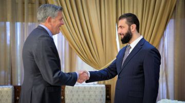 الرئيس الشرع يستقبل وفدا من الكونغرس الأمريكي في دمشق الرئيس الشرع يستقبل وفدا من الكونغرس الأمريكي في دمشق