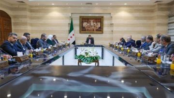 الرئيس الشرع يبحث واقع القطاع المصرفي مع مديري المصارف الخاصة الرئيس الشرع يبحث واقع القطاع المصرفي مع مديري المصارف الخاصة